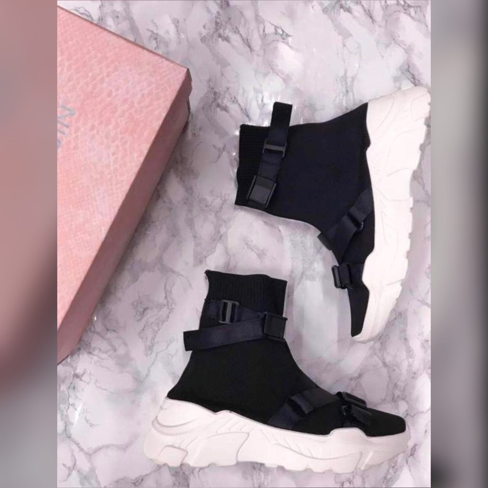 Stylish Buckles Sock Sneakers